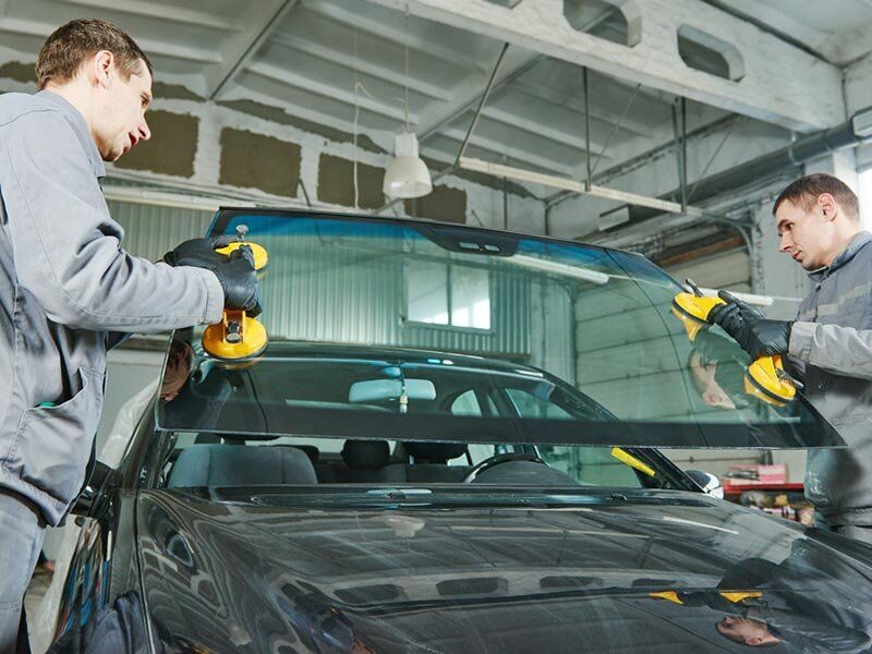 Read more about the article Windshield Replacement and Repair. 100% reliable